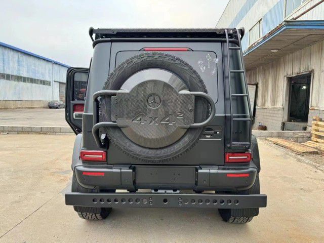 红色24款4x4奔驰G63限引擎赛道模式(图3)