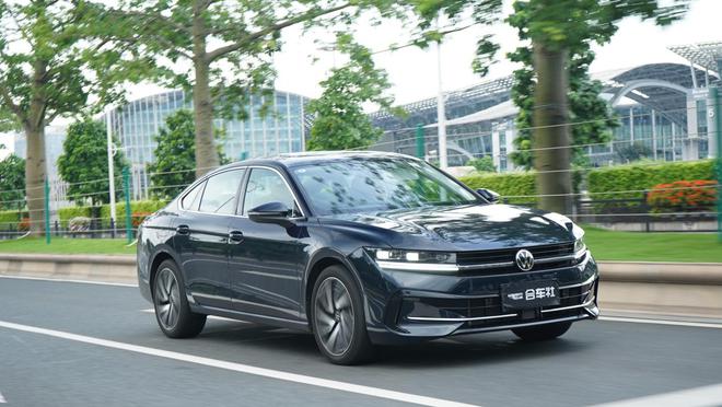 试驾新一代大众迈腾380TSI DSG至尊版：智能补课舒适加强(图4)