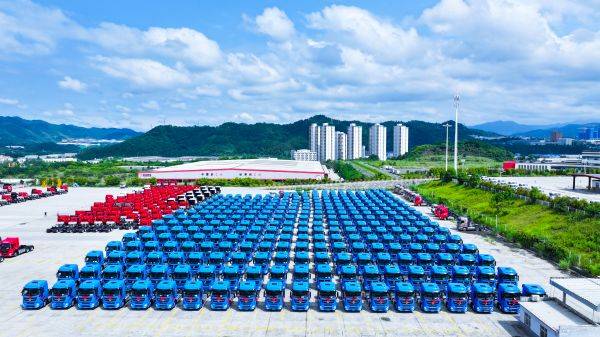 400台东风天龙旗舰KX智能重卡交付东风商用车加速智慧物流进程(图6)