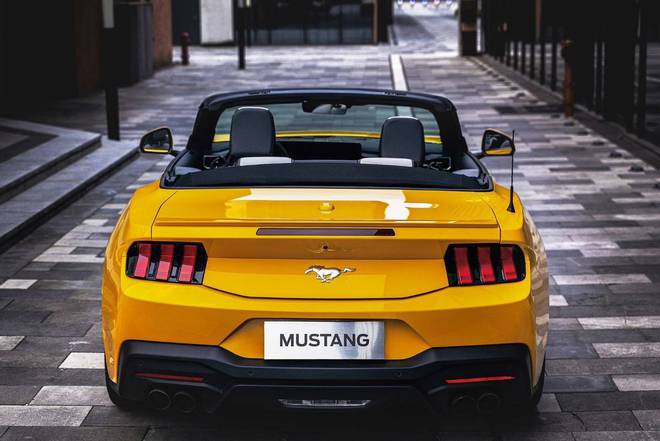 全新福特Mustang敞篷运动版亮相成都车展(图3)